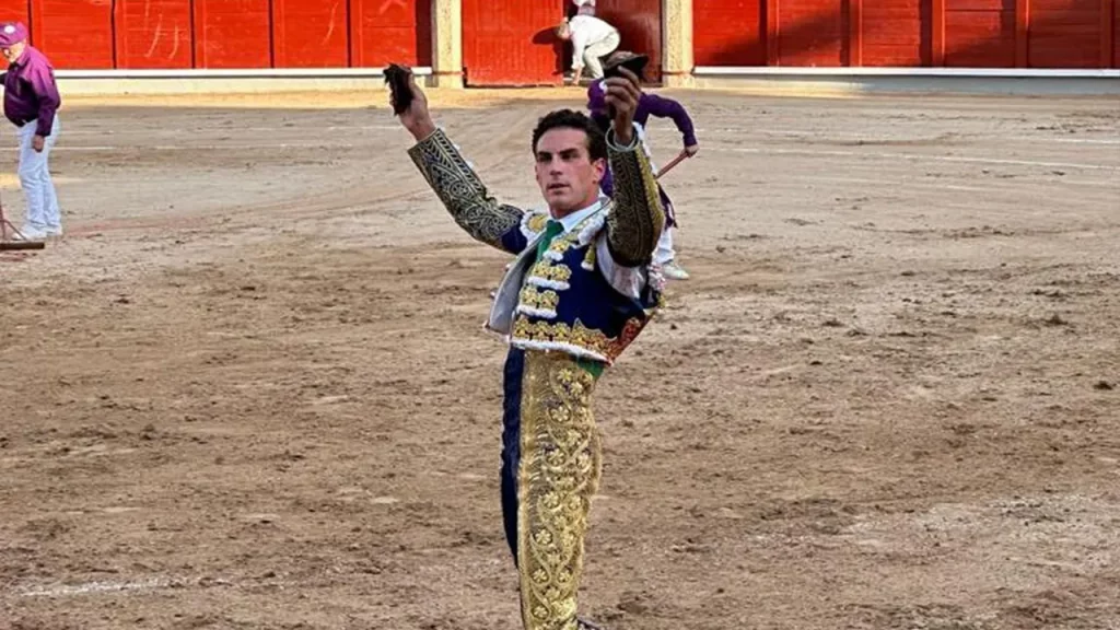 Fernando Adrián toreando en Guadalajara