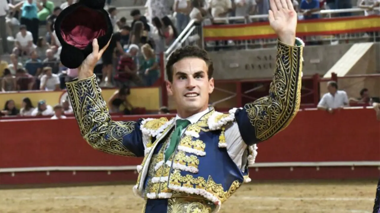 Imagen de Fernando Adrián tras torear