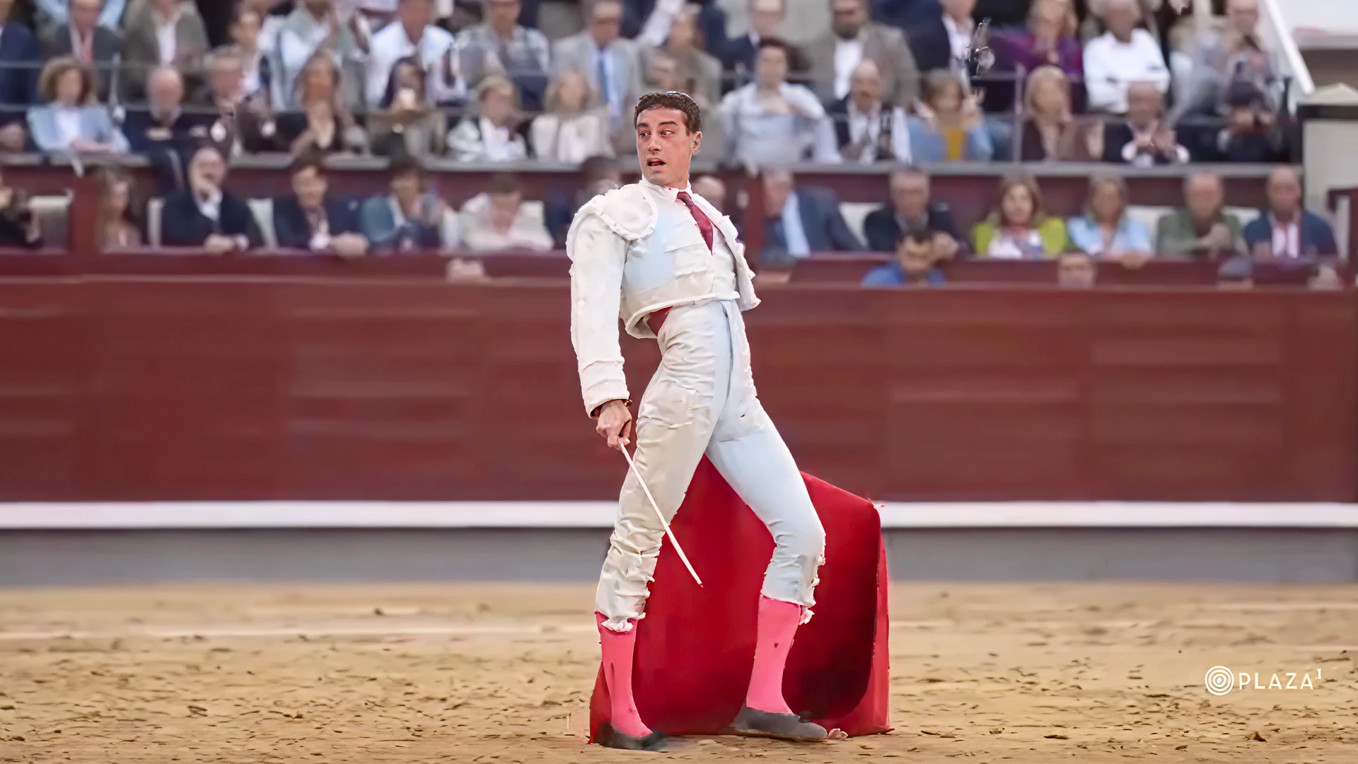 imagen del torero fernando adrián toreando en madrid