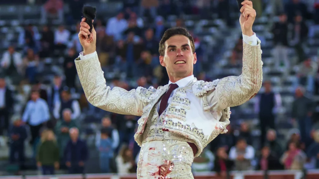 imagen del torero fernando adrián en albacete 2025