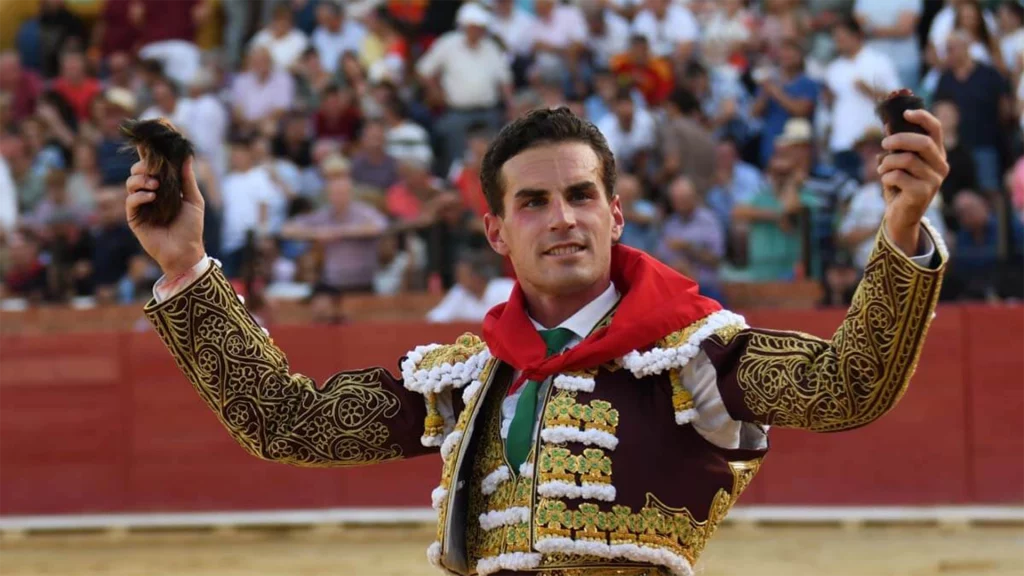 imagen de fernando adrián toreando en teruel en 2024