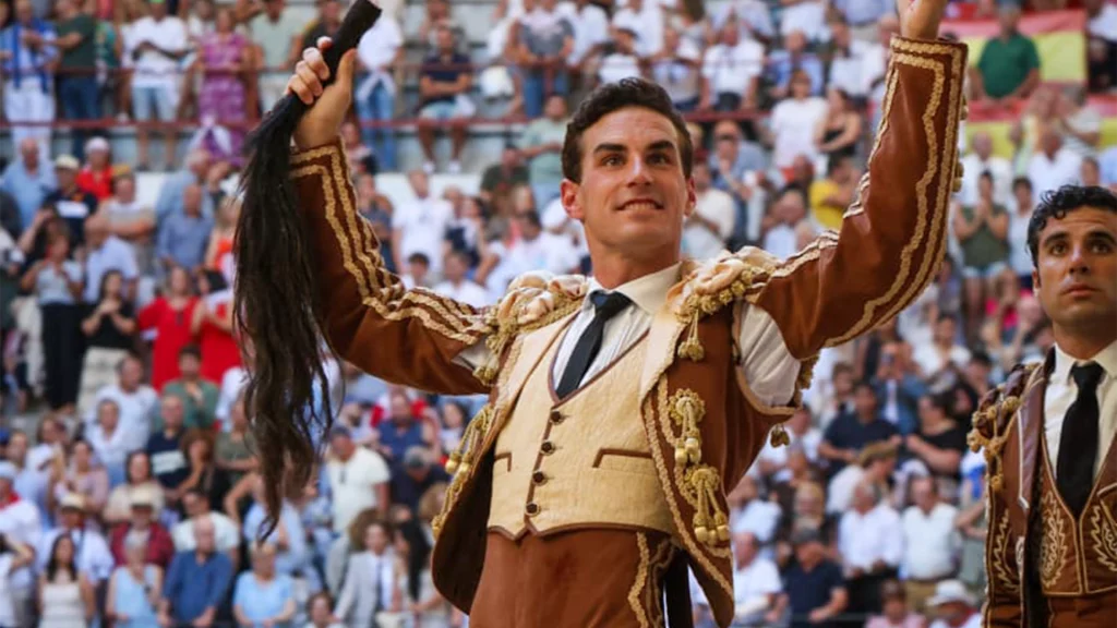 imagen de fernando adrián en la corrida de pontevedra en agosto de 2025