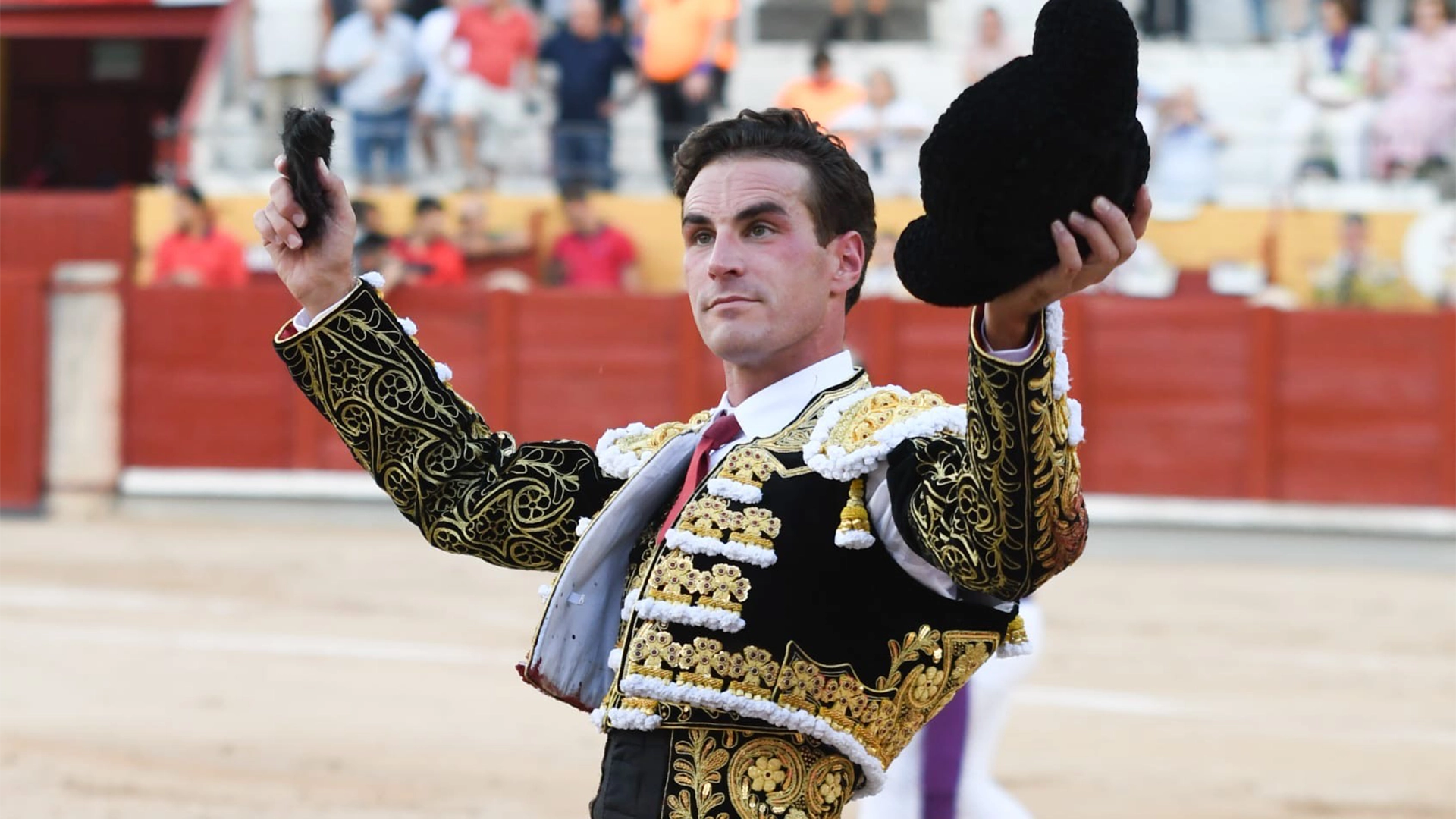 imagen del torero fernando adrian en la corrida en Guadalajara