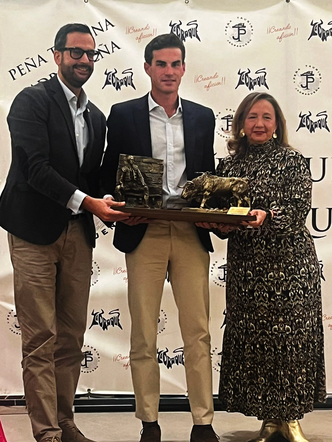 Imagen del torero Fernando Adrián homenajeado en Jadraque tras su importante temporada 2025