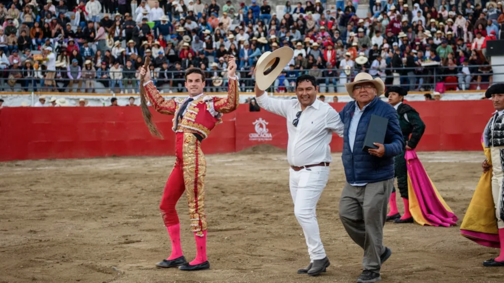 Imagen de fernando adrián tras torear en quicacha
